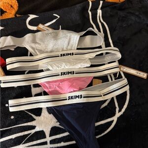 SKIMS Ribbed Thong Trio - White, Pink, Navy